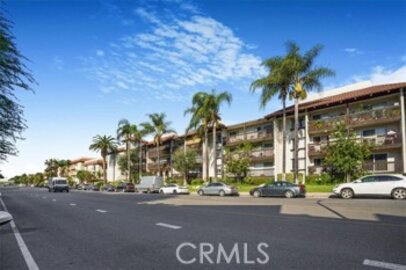 Fabulous Newly Listed Encino Villas Condominium Located at 5334 Lindley Avenue #115